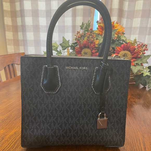 Michael Kors Handbags - Michael Kors Mercer satchel and crossbody
